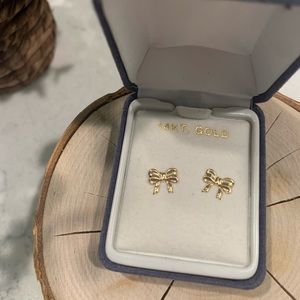 14kt bow stud earrings